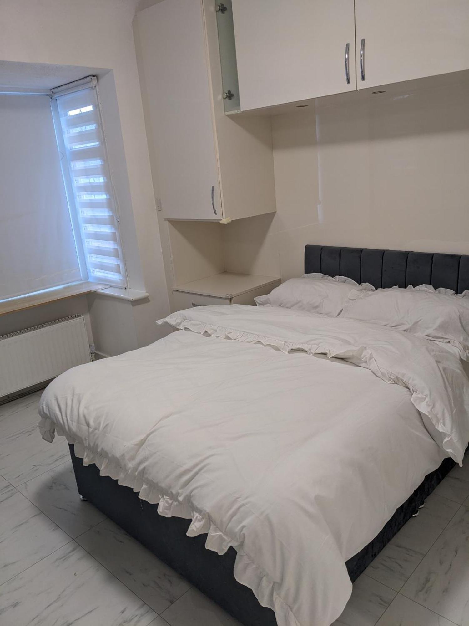 Optimal Homes Harold Wood Экстерьер фото